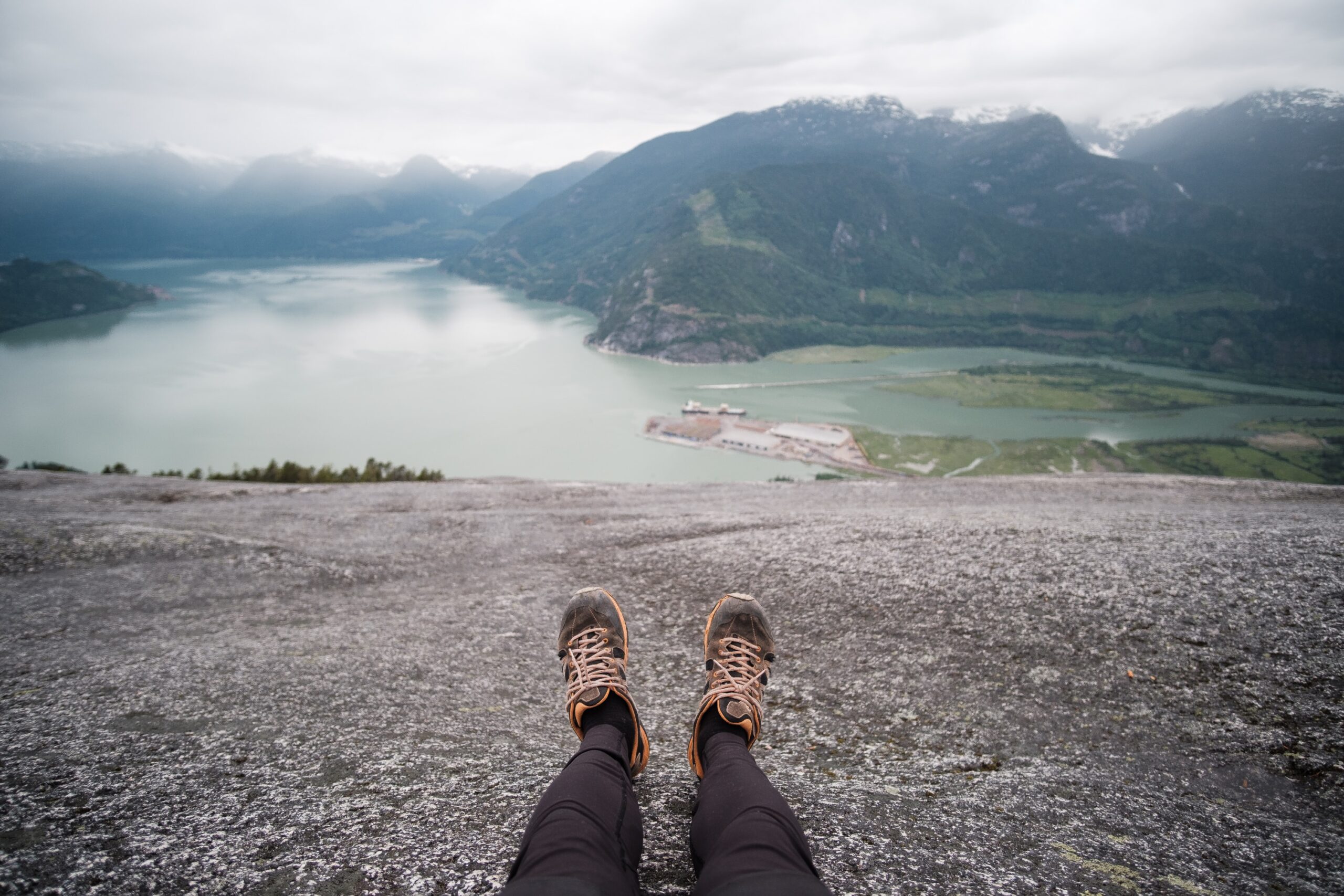spencer-watson-RBJQ-TFsnlk-unsplash Jalkojen huolto vaelluksella huomioi nämä